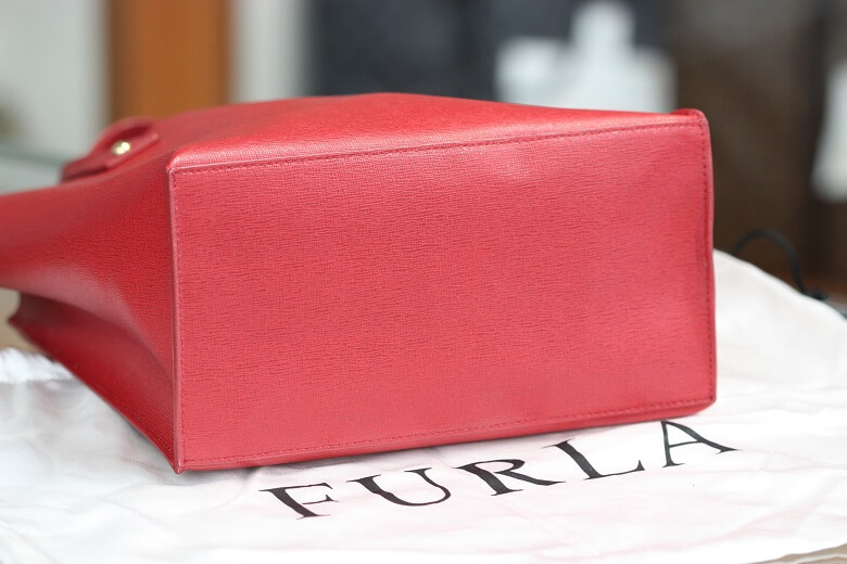 furla-handbag-bottom